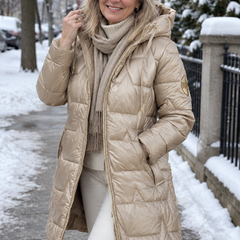 Woman wearing the Dorothy & James Charleston Mila beige hooded winter jacket